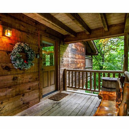 Peekaboo With Hot Tub, Pool Table, And Jacuzzi Villa Pigeon Forge Luaran gambar