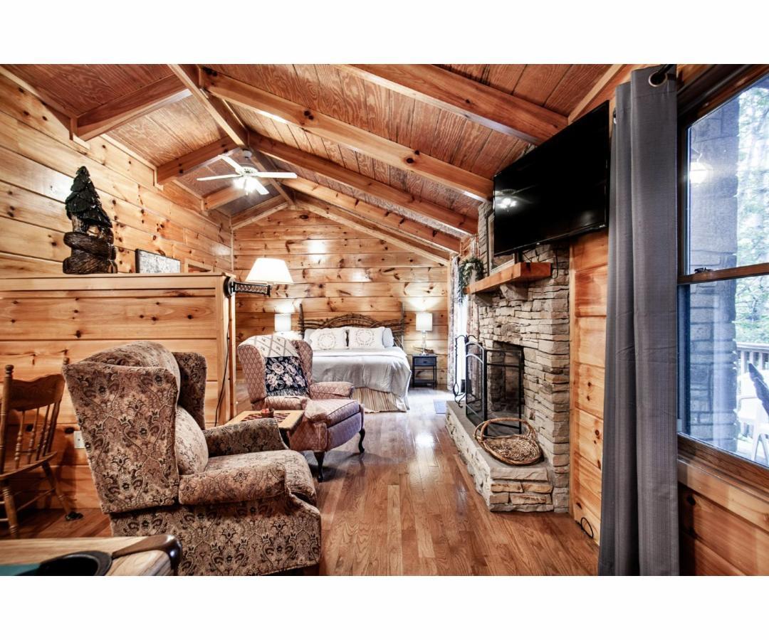 Peekaboo With Hot Tub, Pool Table, And Jacuzzi Villa Pigeon Forge Luaran gambar