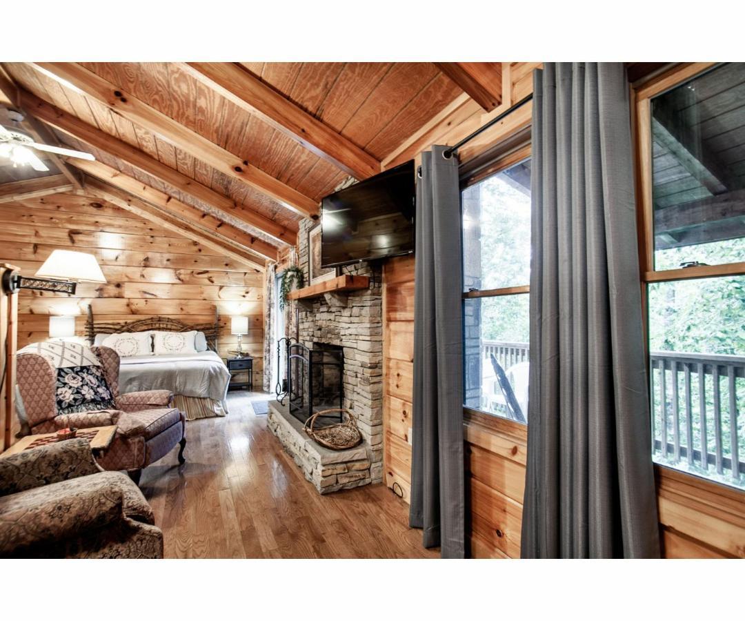 Peekaboo With Hot Tub, Pool Table, And Jacuzzi Villa Pigeon Forge Luaran gambar