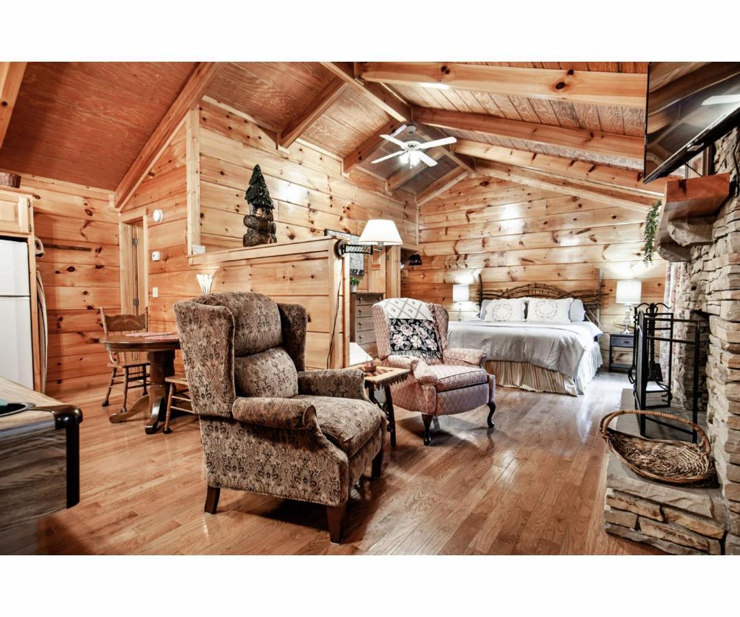 Peekaboo With Hot Tub, Pool Table, And Jacuzzi Villa Pigeon Forge Luaran gambar
