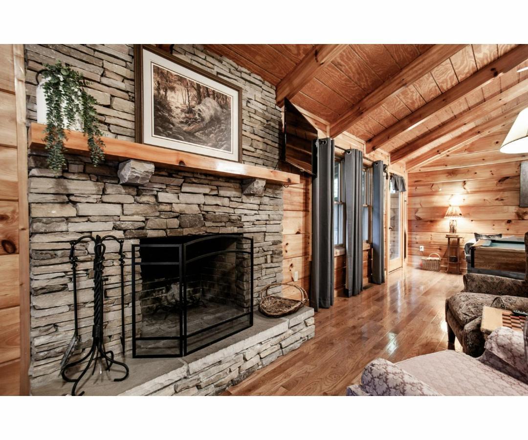 Peekaboo With Hot Tub, Pool Table, And Jacuzzi Villa Pigeon Forge Luaran gambar