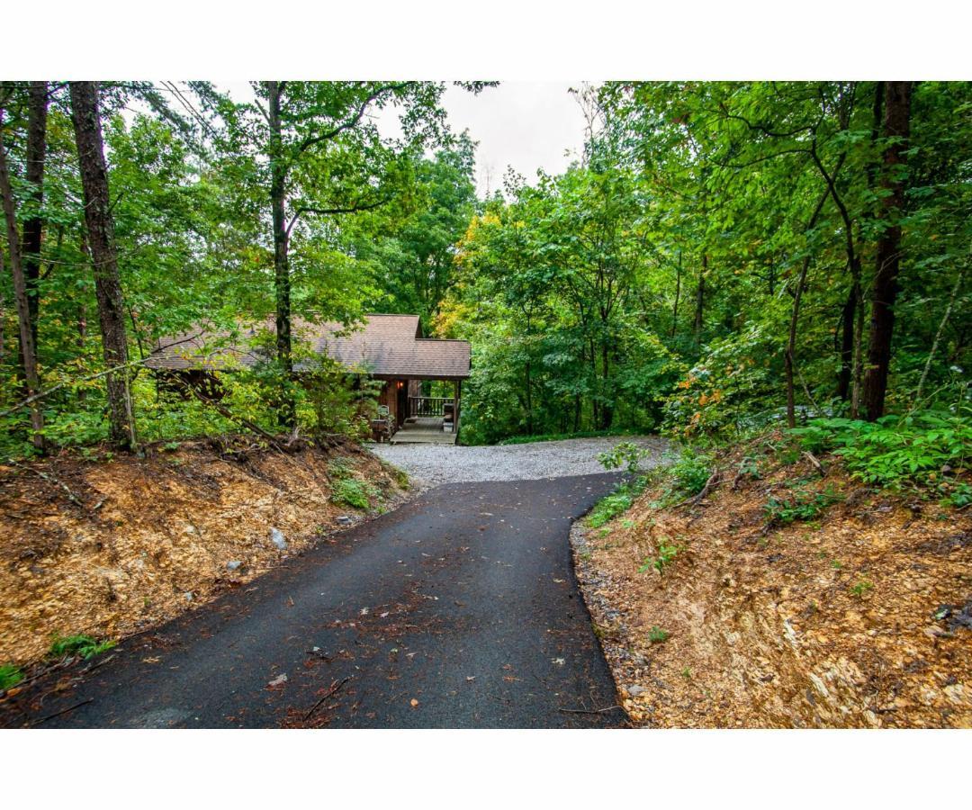 Peekaboo With Hot Tub, Pool Table, And Jacuzzi Villa Pigeon Forge Luaran gambar