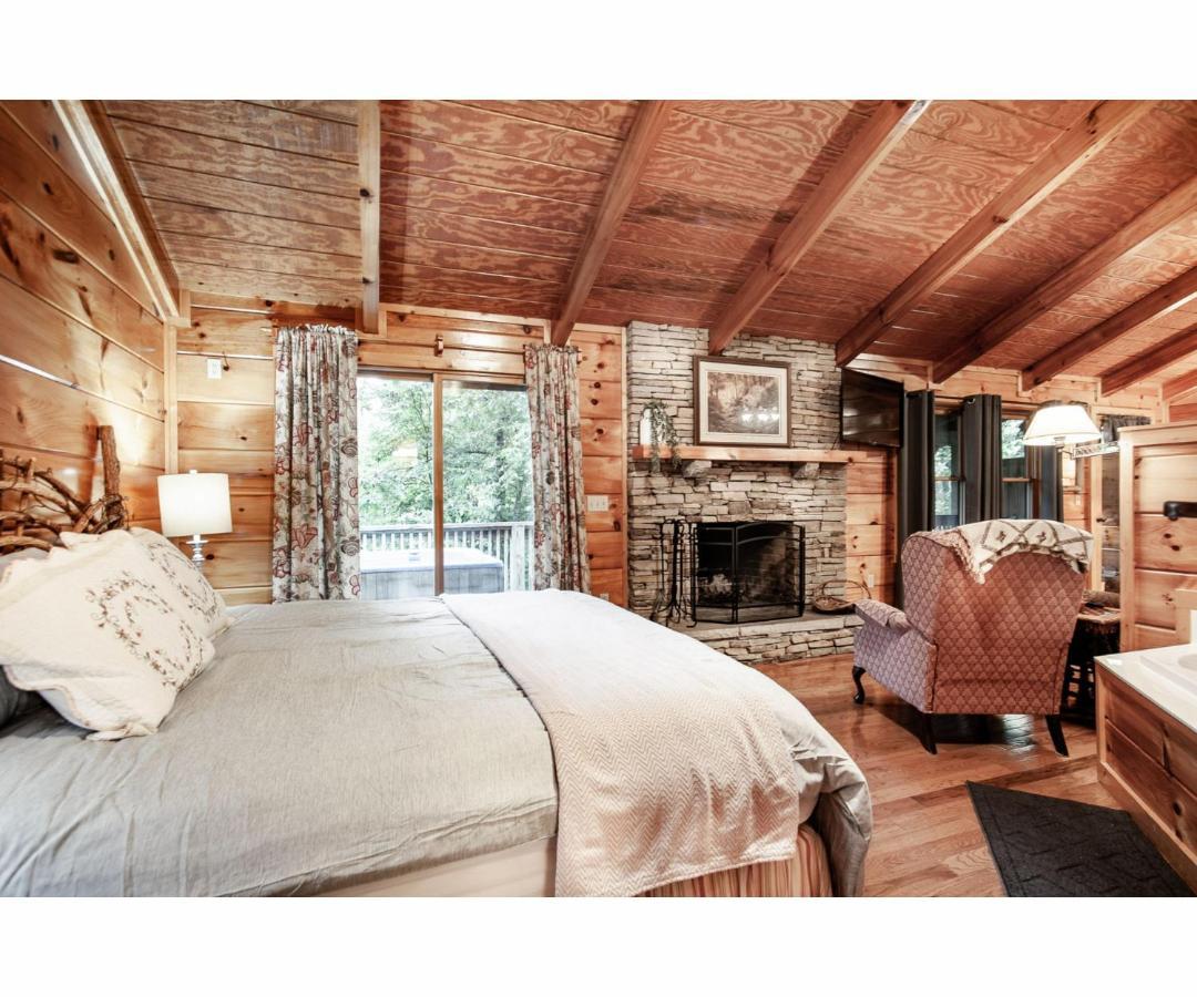 Peekaboo With Hot Tub, Pool Table, And Jacuzzi Villa Pigeon Forge Luaran gambar