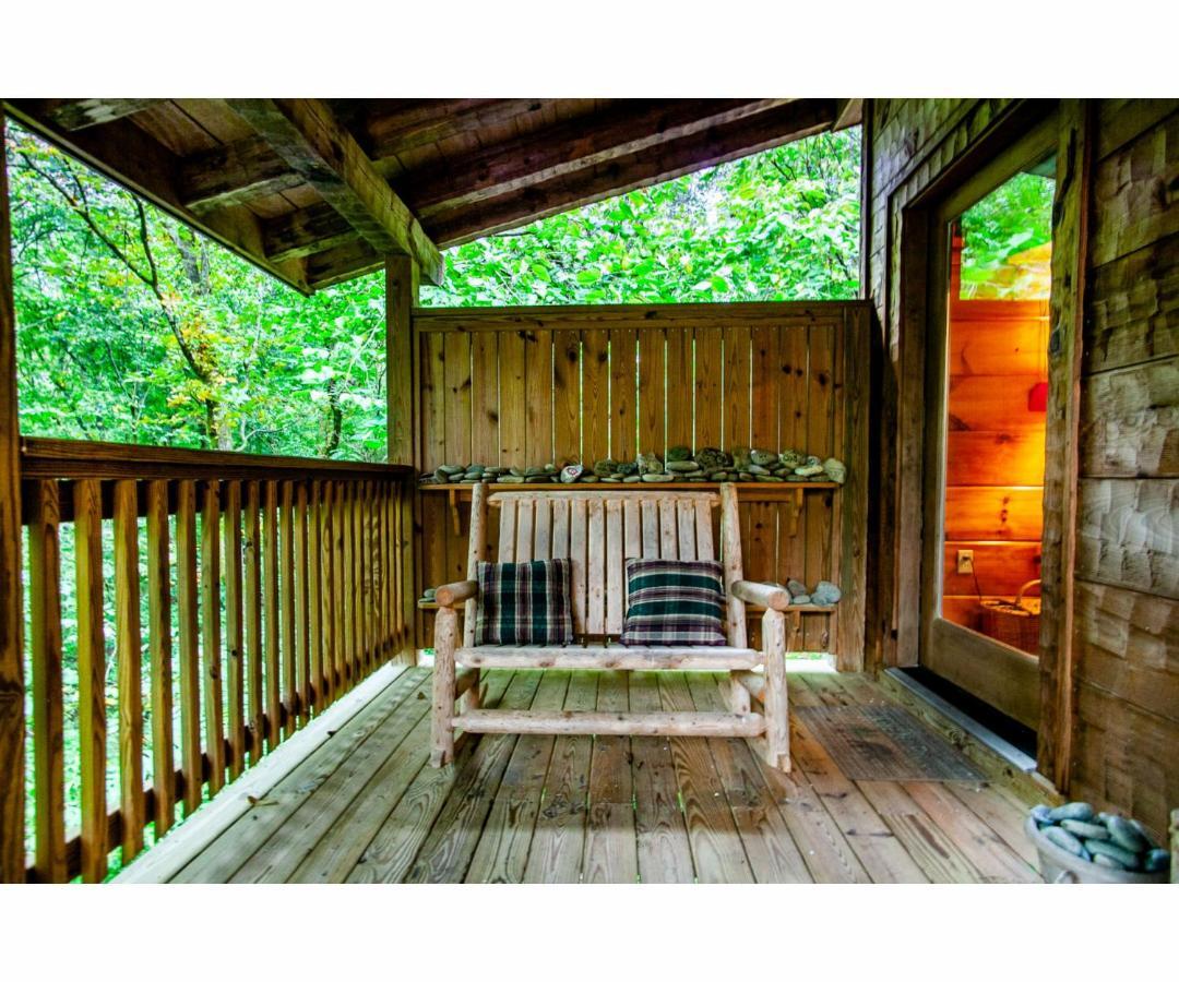 Peekaboo With Hot Tub, Pool Table, And Jacuzzi Villa Pigeon Forge Luaran gambar