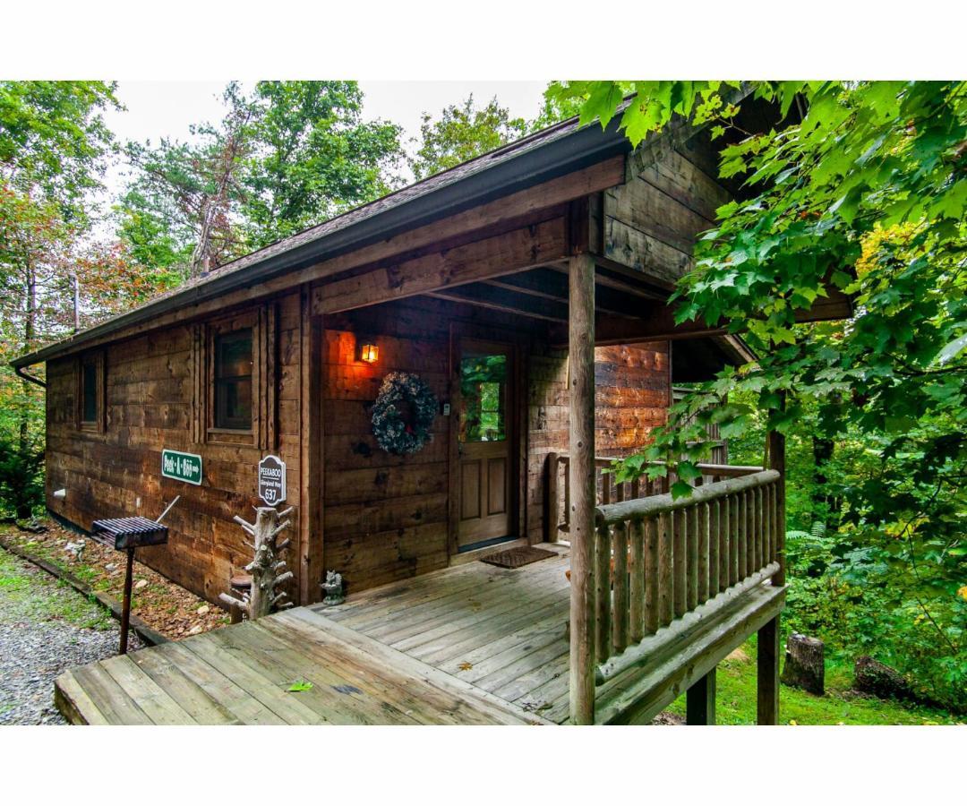 Peekaboo With Hot Tub, Pool Table, And Jacuzzi Villa Pigeon Forge Luaran gambar