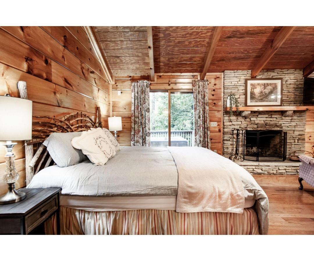 Peekaboo With Hot Tub, Pool Table, And Jacuzzi Villa Pigeon Forge Luaran gambar