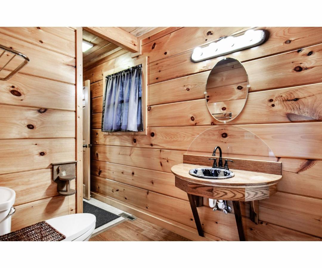 Peekaboo With Hot Tub, Pool Table, And Jacuzzi Villa Pigeon Forge Luaran gambar
