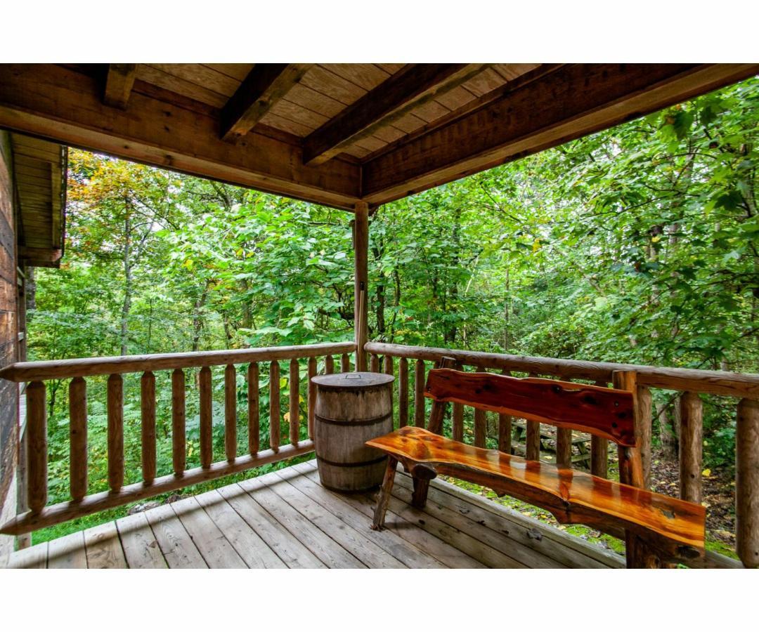 Peekaboo With Hot Tub, Pool Table, And Jacuzzi Villa Pigeon Forge Luaran gambar