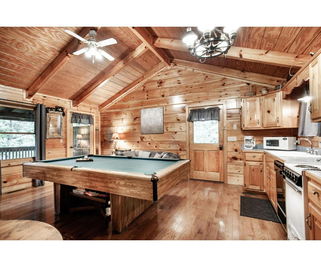 Peekaboo With Hot Tub, Pool Table, And Jacuzzi Villa Pigeon Forge Luaran gambar